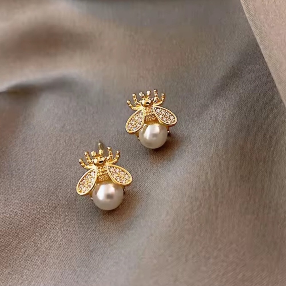 Petite 18k Gold Plated Pearl Bee Earrings new